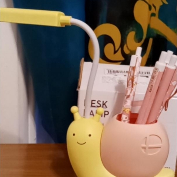 LED Snail Shape Desk Lamp For Child With Pen Holder - Picture 4 of 6